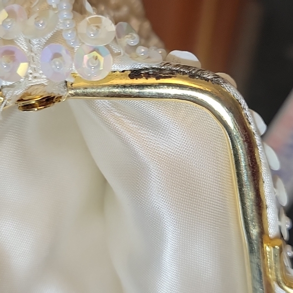 BEADED Sequined Coin Purse With Chain - Picture 8 of 13